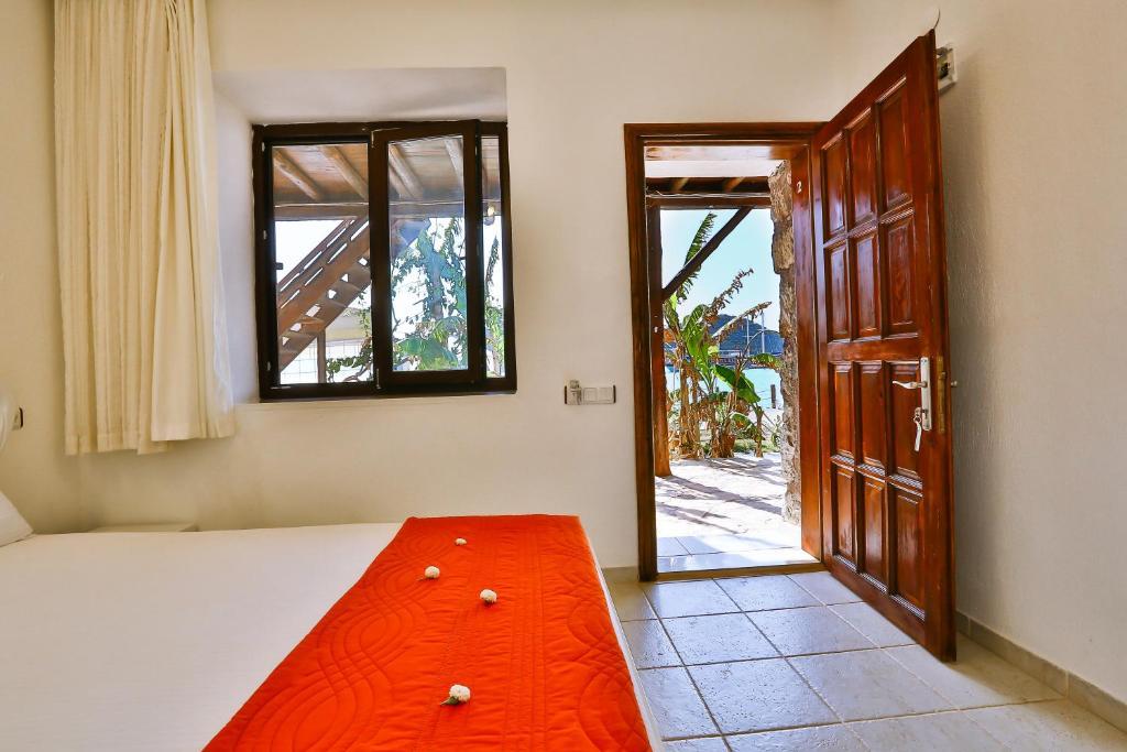 Kekova Theimussa Hotel Kaleucagiz ภายนอก รูปภาพ