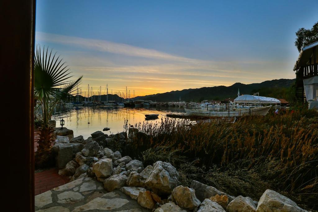 Kekova Theimussa Hotel Kaleucagiz ภายนอก รูปภาพ