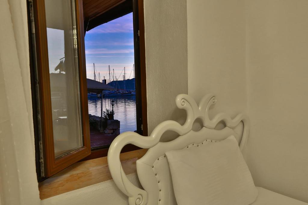 Kekova Theimussa Hotel Kaleucagiz ภายนอก รูปภาพ