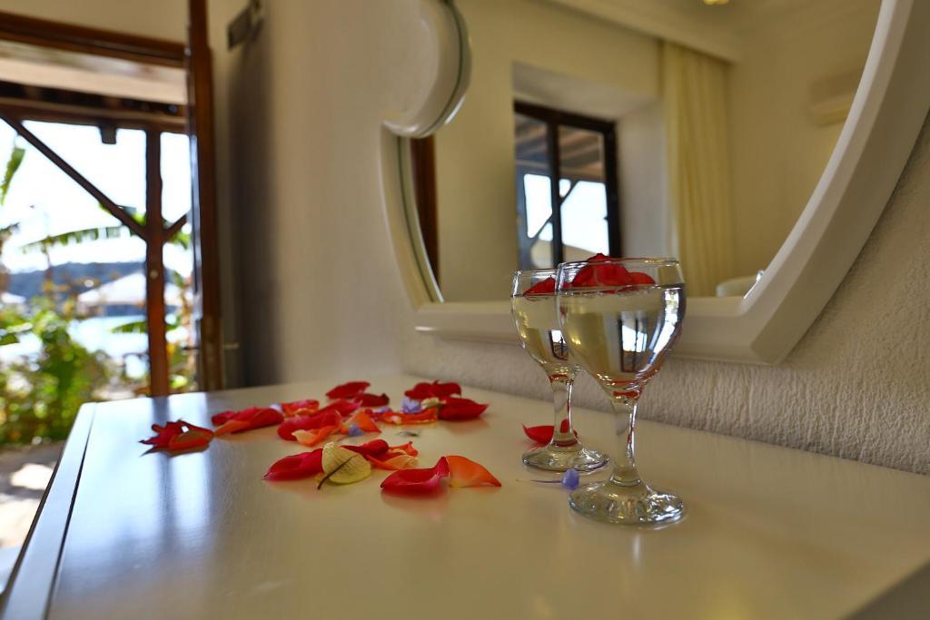 Kekova Theimussa Hotel Kaleucagiz ภายนอก รูปภาพ