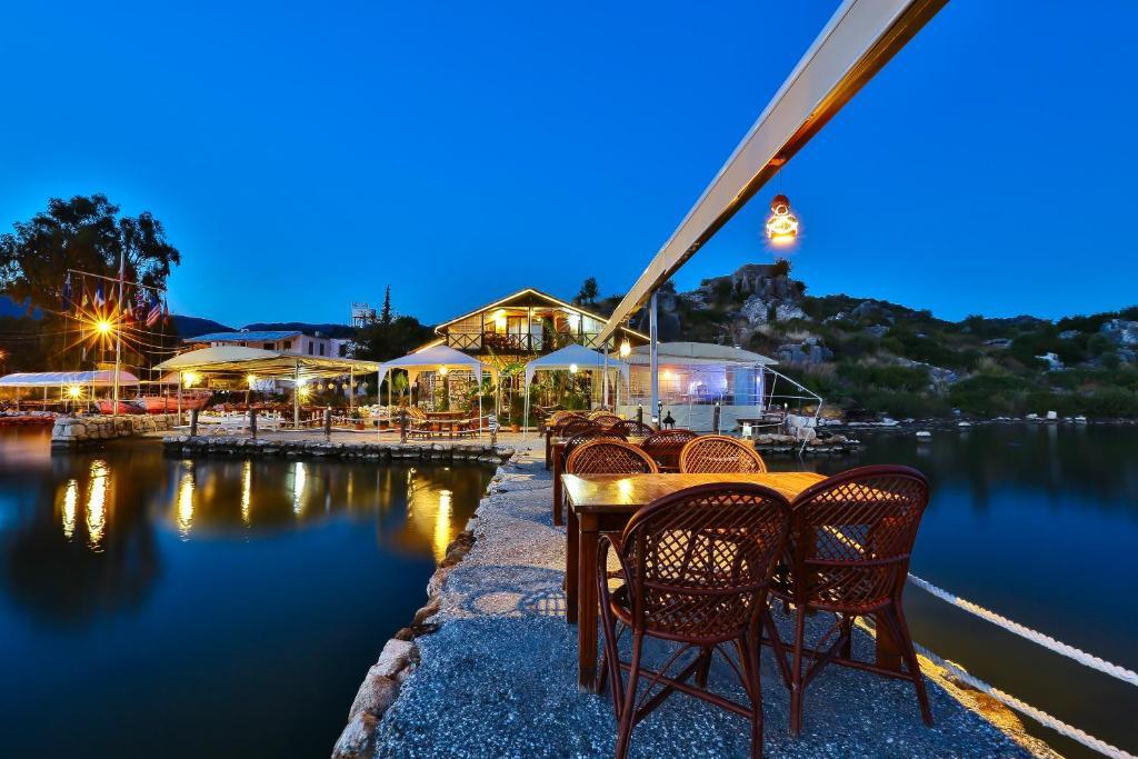 Kekova Theimussa Hotel Kaleucagiz ภายนอก รูปภาพ